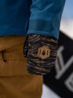 VOLCOM BISTRO WOMEN SNOW MITTENS TIGER PRINT - Image 4