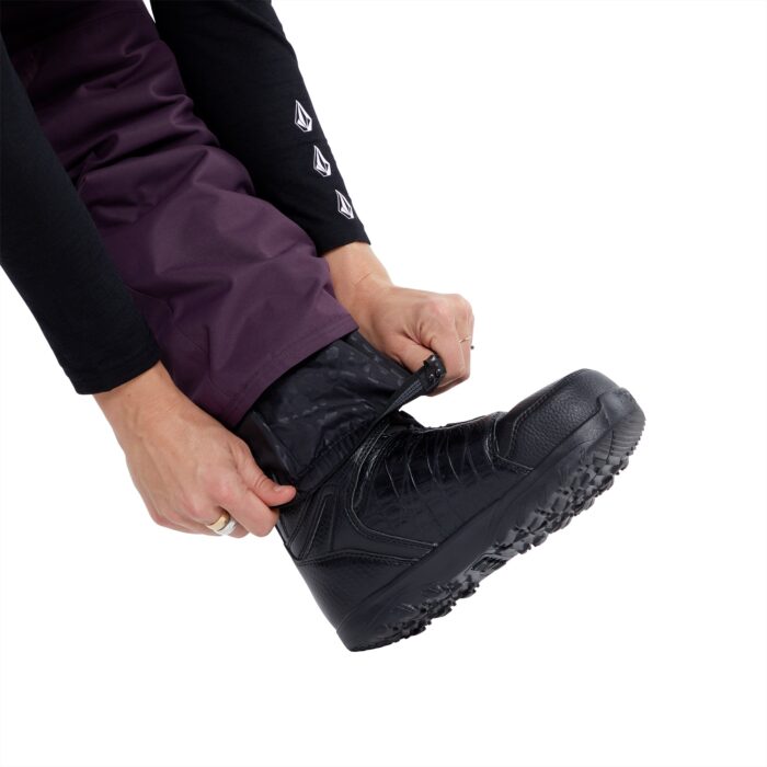 VOLCOM BRIDGER INSULATED WOMEN SNOWBOARD PANT BLACKBERRY - Image 7