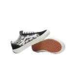 VANS SKATE OLD SKOOL SHOES SKULL PILE BLACK WHITE GUM - Image 5